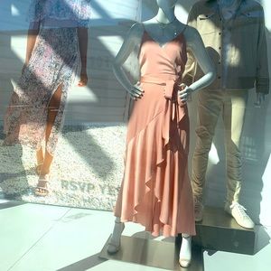 Creamy pink dress perfect for weddings. Worn once!!